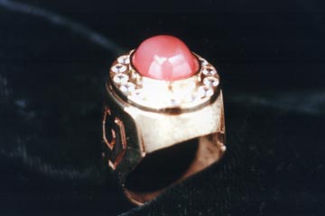 Кольцо с розовым кабошоном,  HighCollection ювелирные украшения